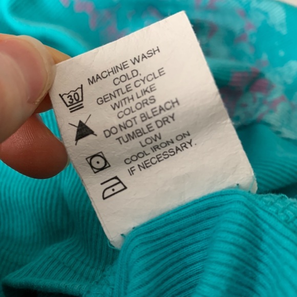 Turquoise tank top with hibiscus design. Size S. - Picture 4 of 5